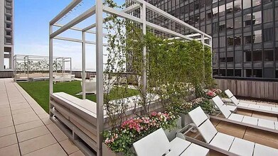 2 Water St in New York, NY - Building Photo - Building Photo