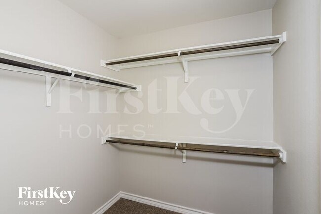 5931 Forte Falls in San Antonio, TX - Foto de edificio - Building Photo
