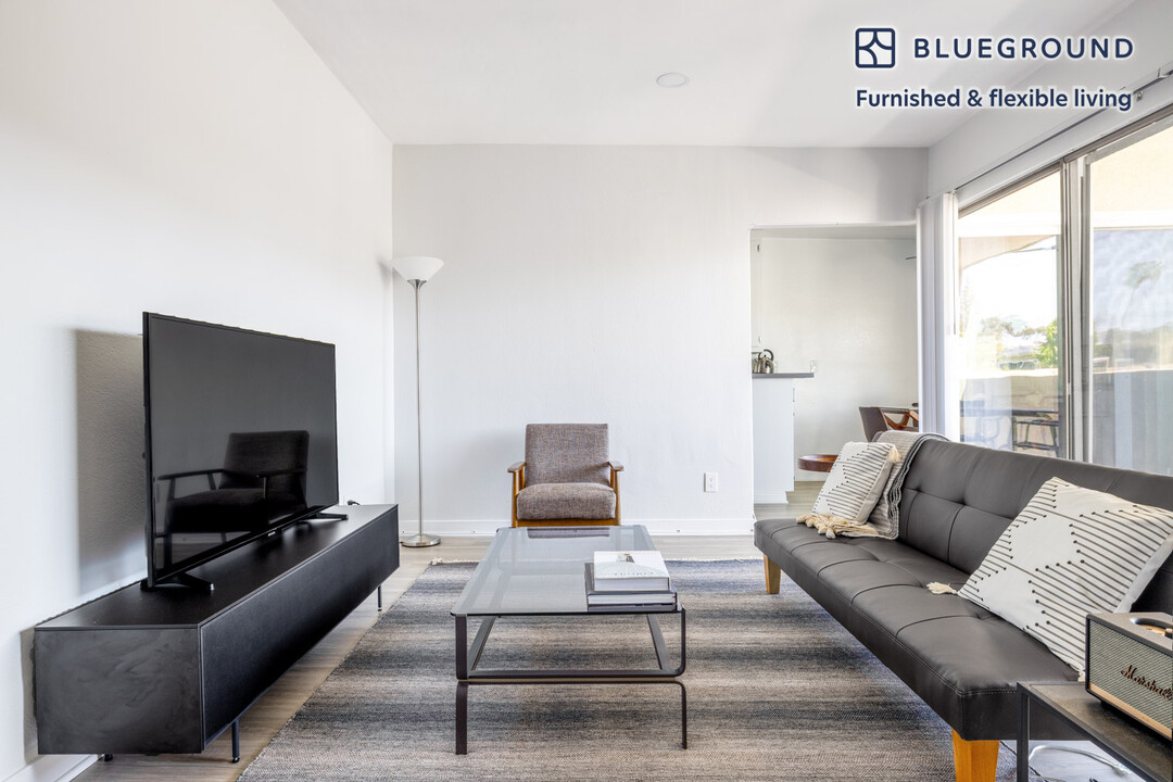 3537 Clarington Ave-Unit -FL2-ID418 in Los Angeles, CA - Building Photo