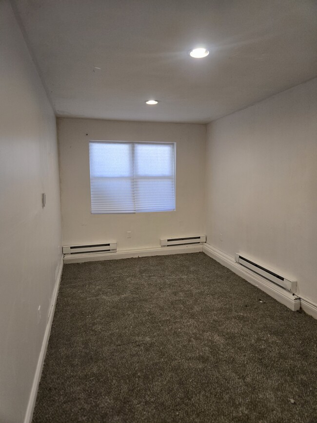 945 E 220th St, Unit 1 in Bronx, NY - Building Photo - Building Photo