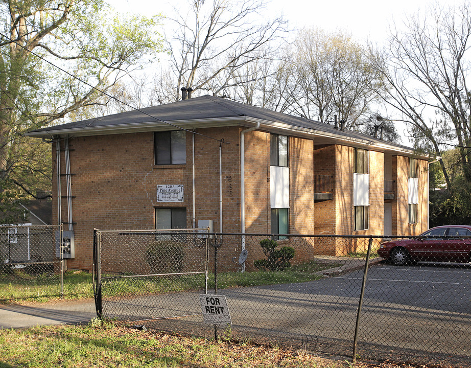 1283 Pine Ave in Atlanta, GA - Foto de edificio