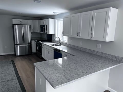 239 State Rte 107 in Seabrook, NH - Building Photo