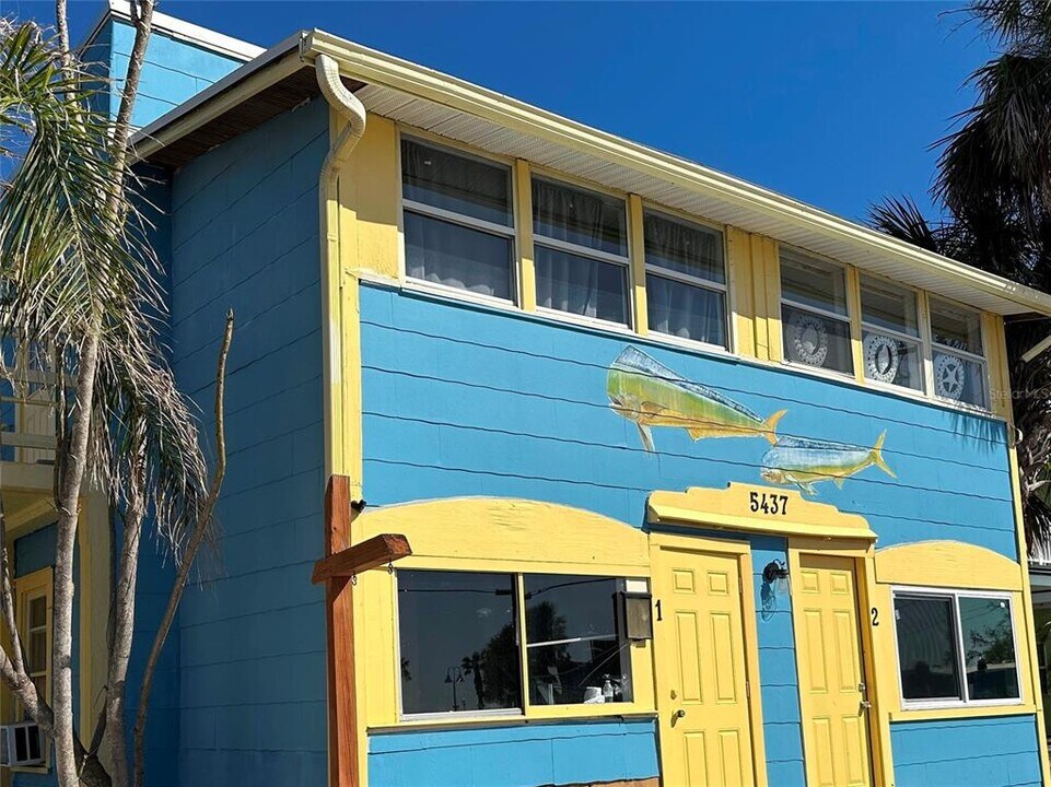 5437 Essex Ave S in Gulfport, FL - Building Photo