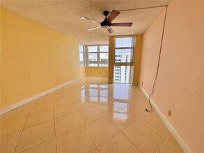 1370 S Ocean Blvd in Pompano Beach, FL - Building Photo - Building Photo