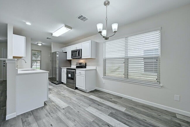 2320 Riddle Rd in Austin, TX - Building Photo - Building Photo