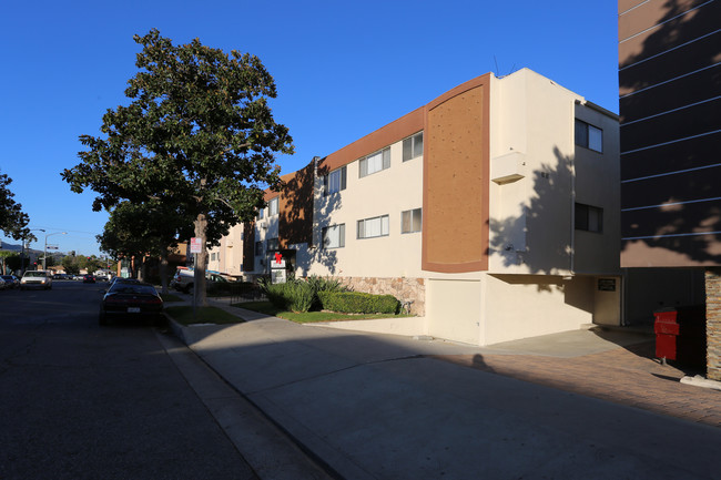 445 W Dryden St in Glendale, CA - Building Photo - Building Photo