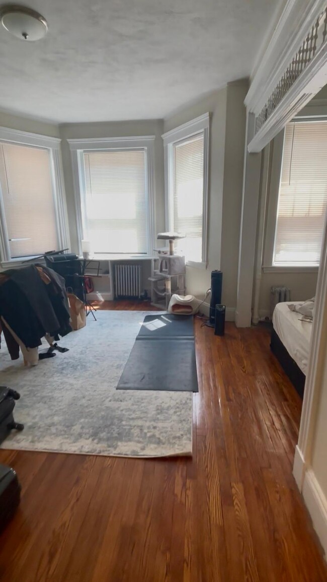 86 Saint Stephen St, Unit 1