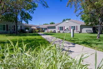 Cottages of White Bear Lake Township in White Bear Lake, MN - Building Photo - Building Photo