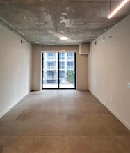 137 NW 30th St, Unit C1 in Miami, FL - Building Photo - Building Photo