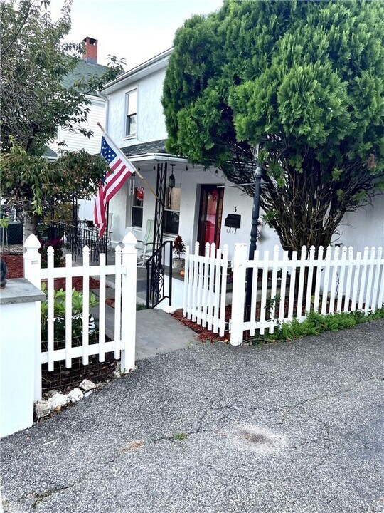 3 Muller Ave in Highland Falls, NY - Building Photo