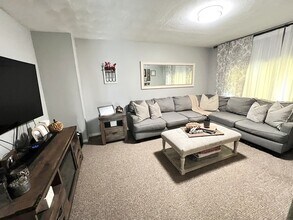 123 Forest St, Unit 2 in Medford, MA - Building Photo - Building Photo