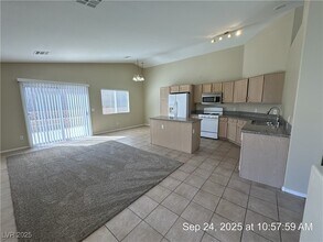 1025 Whispering Birch Ave in Las Vegas, NV - Foto de edificio - Building Photo