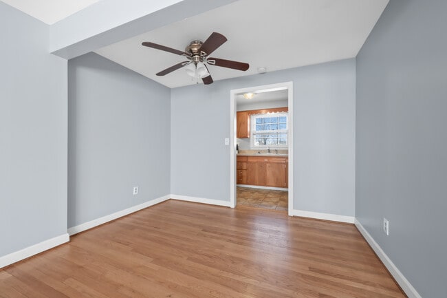 South Park in Manchester, CT - Foto de edificio - Building Photo