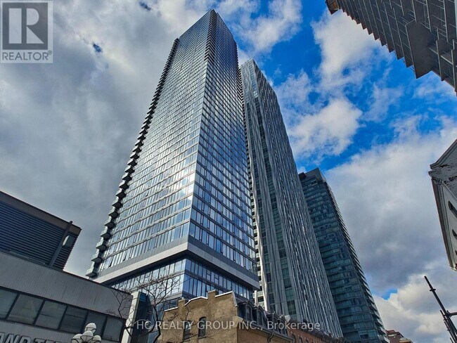 8 Cumberland St in Toronto, ON - Building Photo - Building Photo