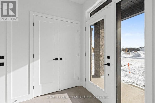 1108 Moore St in Brockville, ON - Building Photo - Building Photo