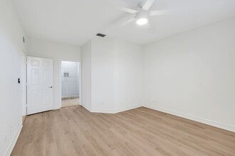 238 Stanhope Cir in Naples, FL - Building Photo - Building Photo