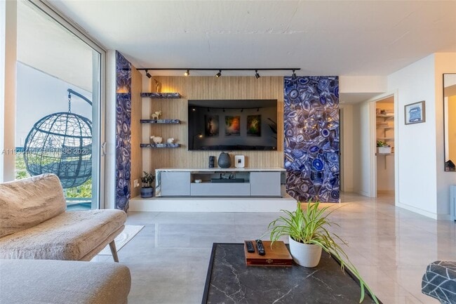 2841 NE 163rd St in North Miami Beach, FL - Building Photo - Building Photo