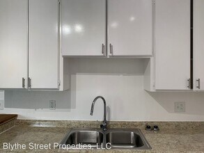 16565 Vanowen St in Los Angeles, CA - Building Photo - Building Photo