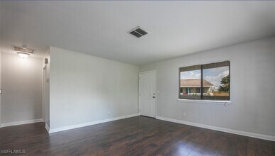 2455 Thomasson Dr in Naples, FL - Building Photo - Building Photo