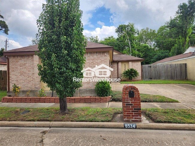 8534 Dawnridge Dr in Houston, TX - Building Photo - Building Photo