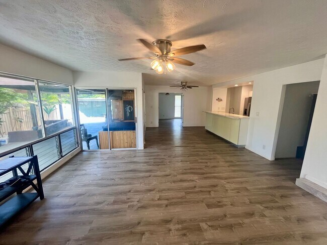 1015 Maunanani St in Honolulu, HI - Building Photo - Building Photo