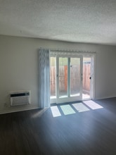 1827 W Glencrest Ave in Anaheim, CA - Building Photo - Building Photo
