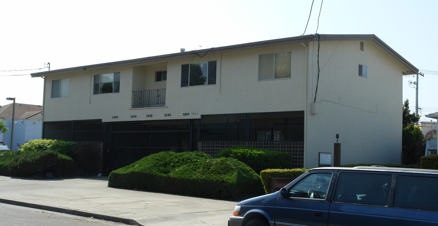 5844 Jefferson Ave in Richmond, CA - Building Photo