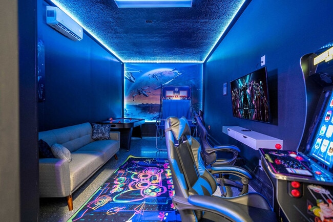 4827 Kings Castle Cir