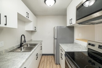 Parkview Place in Austin, MN - Building Photo - Interior Photo