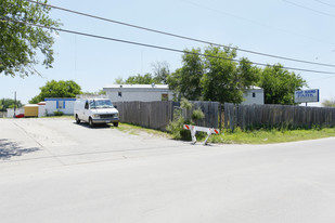 Top Hand Mobile Home Park Apartments