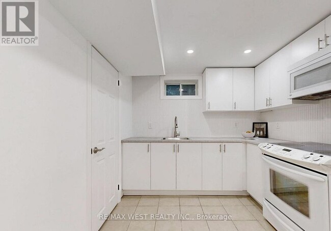 property at 138 Armitage Dr