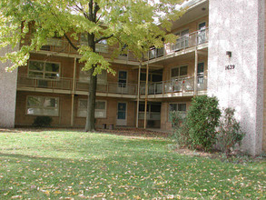 Forest Glen Apartments in La Grange Park, IL - Building Photo - Building Photo