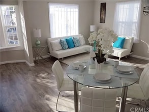 6582 S Van Ness Ave in Los Angeles, CA - Foto de edificio - Building Photo