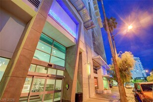 200 Hoover Ave in Las Vegas, NV - Building Photo