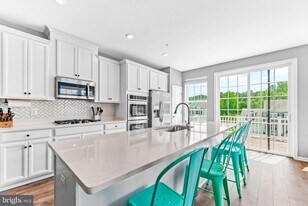 43871 Eucalyptus Way in California, MD - Building Photo