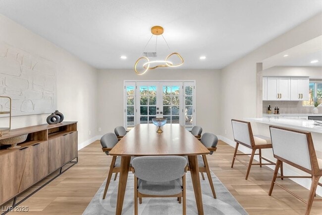 property at 2868 Vista Del Sol Ave