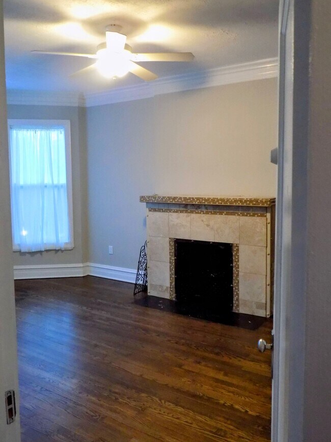 434 N Pine Ave, Unit Parkview on Pine in Chicago, IL - Foto de edificio - Building Photo