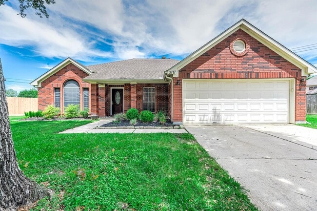 property at 3717 E Pin Oak Dr
