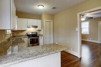 206 E 34th St photo'