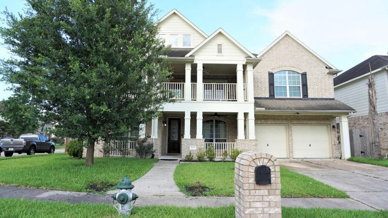 21050 Florette Ln in Spring, TX - Building Photo