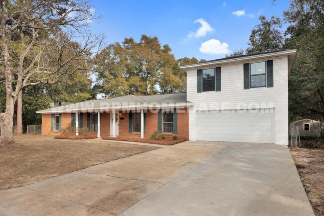 5523 Aurora Dr in Crestview, FL - Building Photo - Building Photo