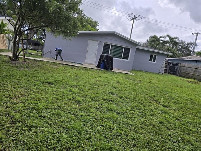 5189 SW 95th Ave in Cooper City, FL - Foto de edificio - Building Photo