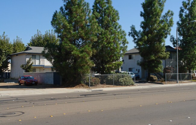 150 W Chase Ave in El Cajon, CA - Building Photo - Building Photo