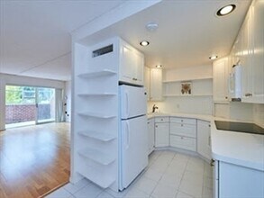 56-56 Broadlawn Park in Boston, MA - Building Photo - Building Photo