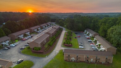 Foxcreek Apartments in Winston-Salem, NC - Building Photo - Building Photo