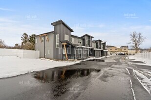 12625 E Main Ave in Spokane Valley, WA - Building Photo