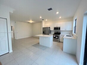 11846 SW 246th Ln, Unit AUCMWQ in Princeton, FL - Building Photo - Building Photo