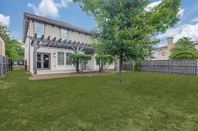 3121 Greene Ave