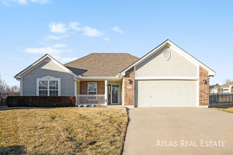 801 SE Hocker Ct in Lee's Summit, MO - Building Photo