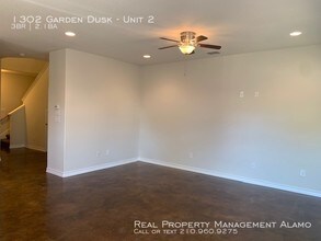 1302 Garden Dusk-Unit -Unit 2 in San Antonio, TX - Building Photo - Building Photo